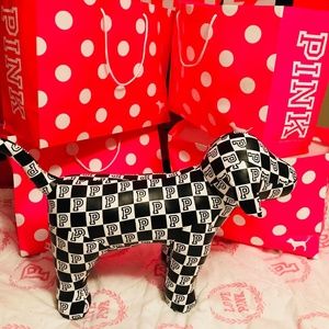 VS Pink Fashion show Dog